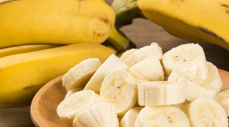 Bananas are often praised as one of the healthiest fruits rich in potassium, fiber, and vitamins that support digestion, heart health,